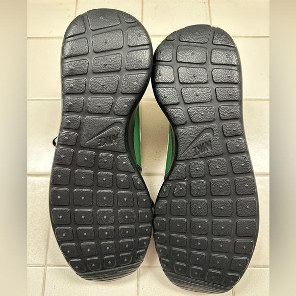 NIKE women’s Rosherun DB 'Doernbecher'
Sneakers - Picture 5 of 6